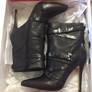 Guess ankle booties NWT